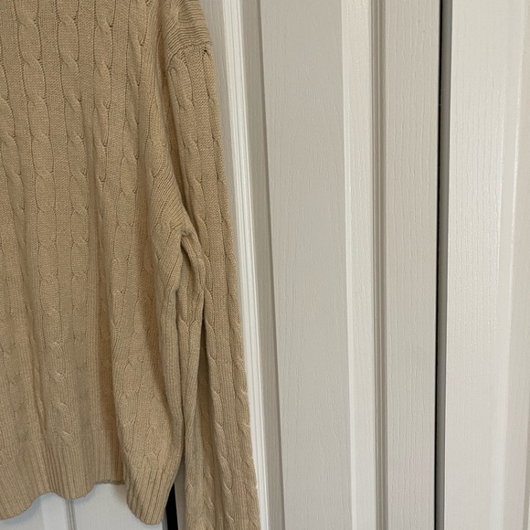 Cozy, comfortable, Ralph Lauren beige v-neck silk/cashmere sweater. - Picture 6 of 6